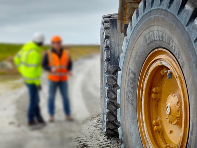 Choosing a tire is not an easy job! No need to worry – BKT experts are here for you! 1