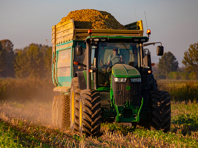 ¿Por qué no debes llenar los neumáticos de tu tractor con agua? 1