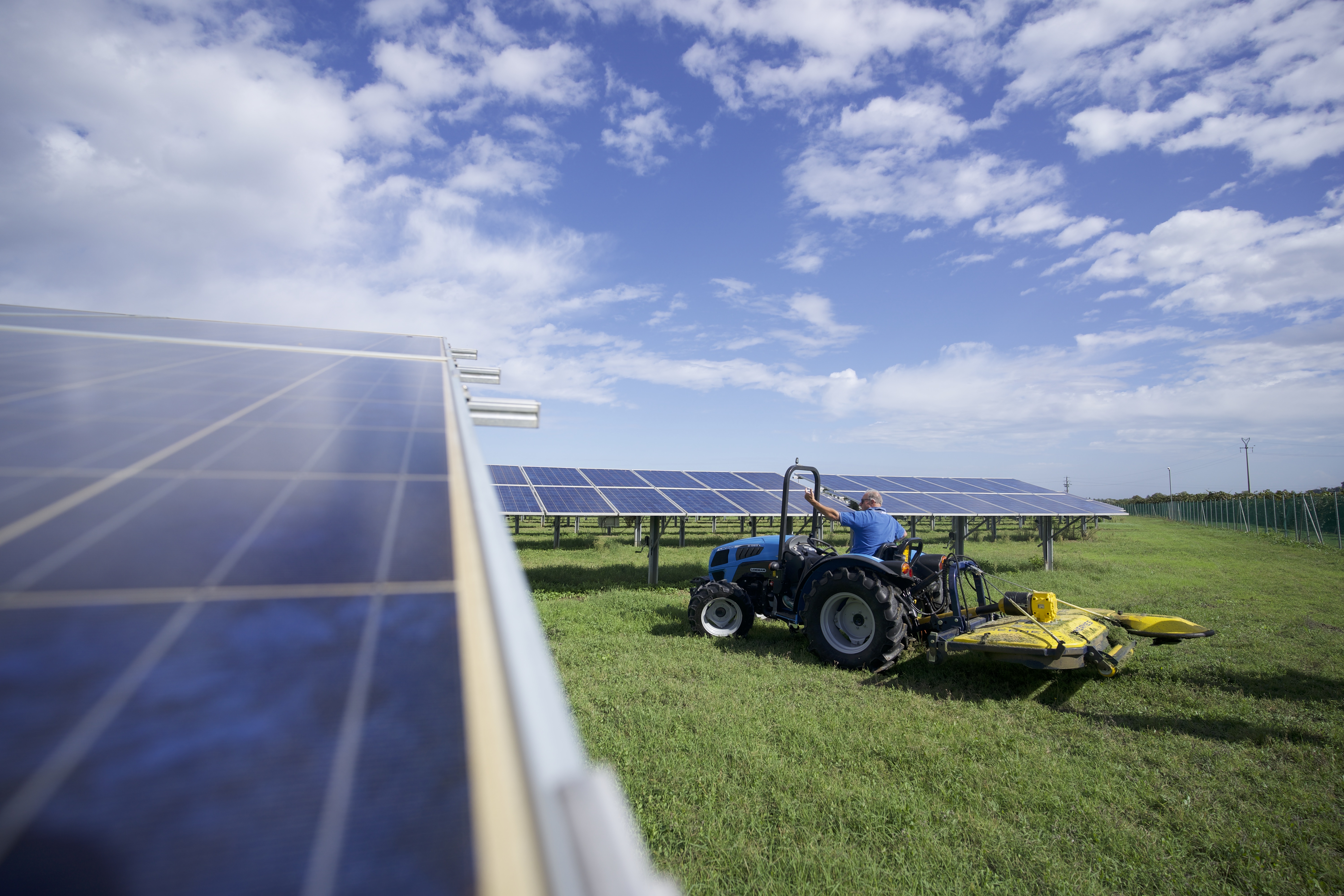 Electric or Hydrogen: Is This Really the Future of Tractors? 1