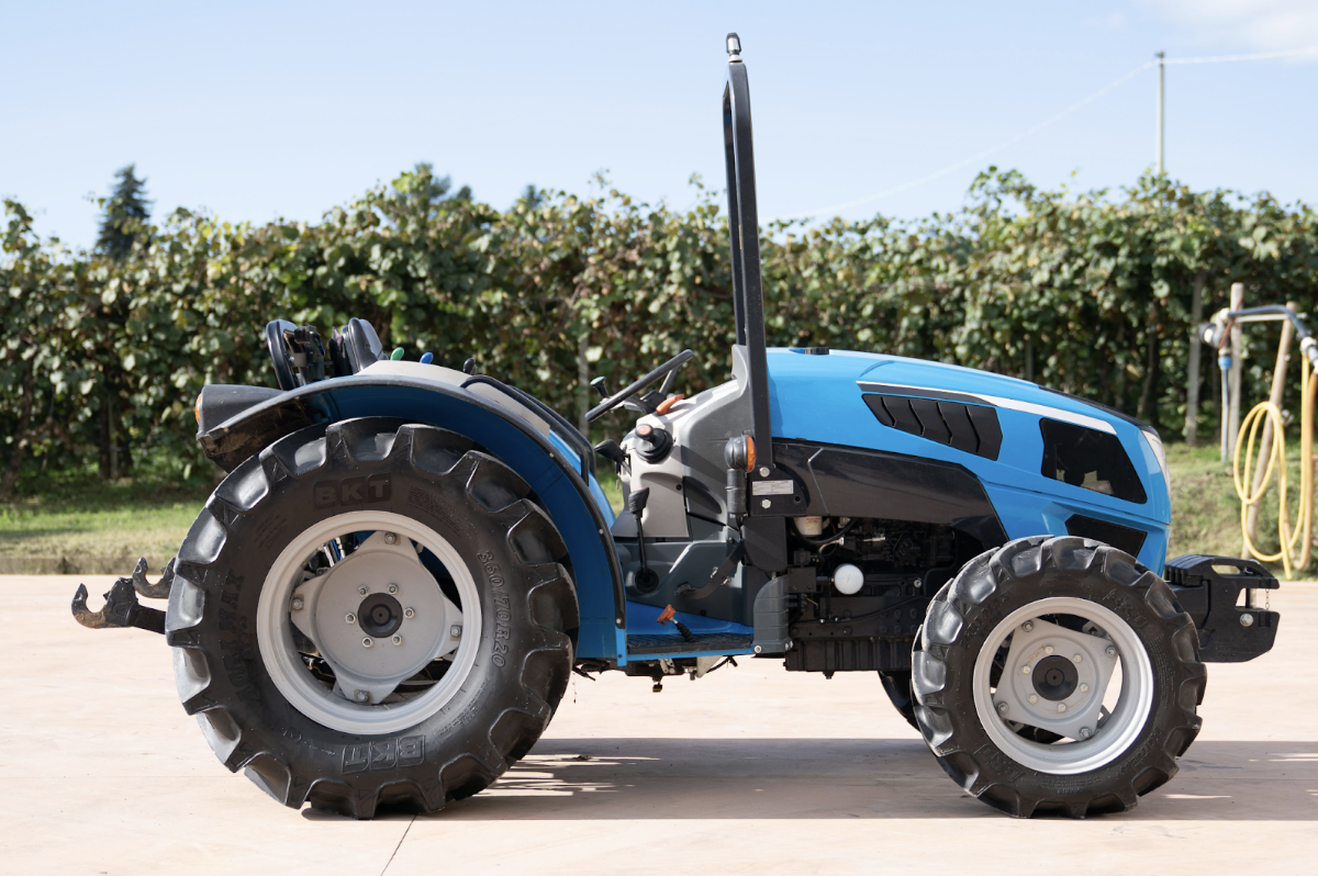 Extreme maneuverability in tractors: goal achieved? 3