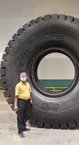 The new 57”, BKT's giant tire: here is EARTHMAX SR 468 2