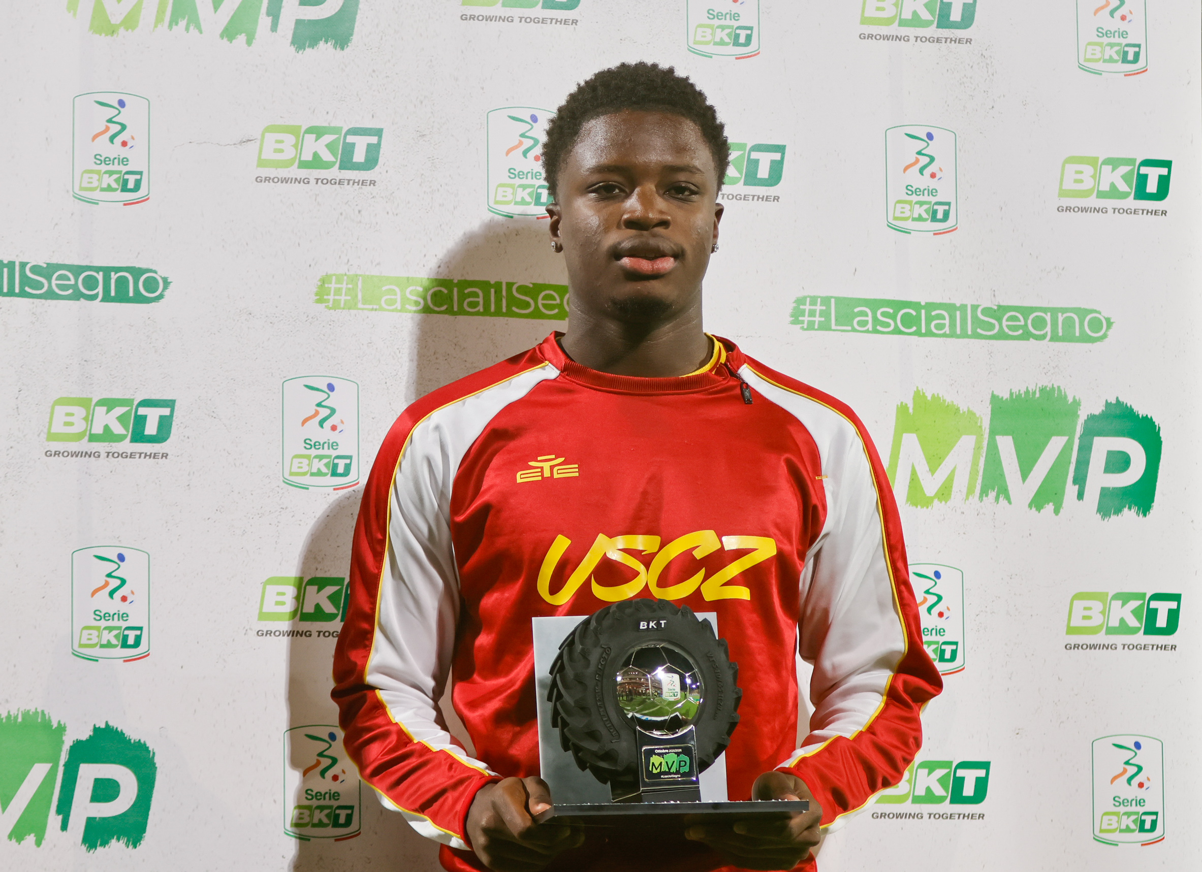 ALPHADJO CISSE IS THE WINNER OF THE SERIE BKT MVP TROPHY FOR OCTOBER