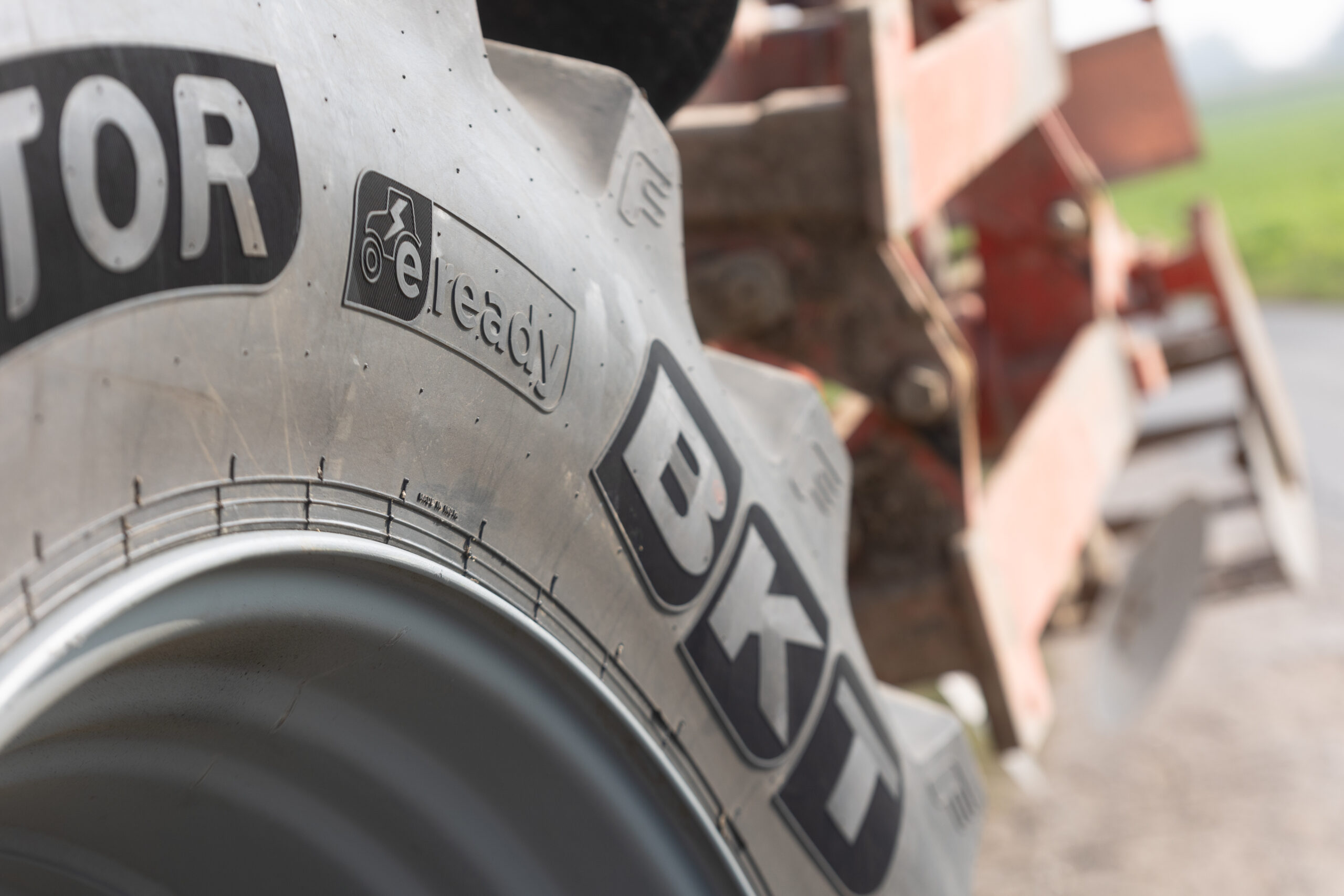 Electric or Hydrogen: Is This Really the Future of Tractors?