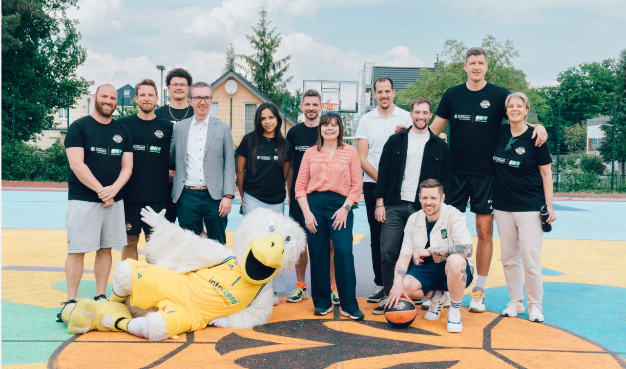 BKT AND ONE TEAM TEAM UP TO DONATE A NEW BASKETBALL COURT TO A SCHOOL IN BERLIN