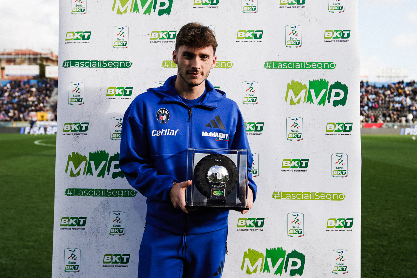 MATTEO TRAMONI LIFTS THE MVP TROPHY OF SERIE BKT FOR DECEMBER