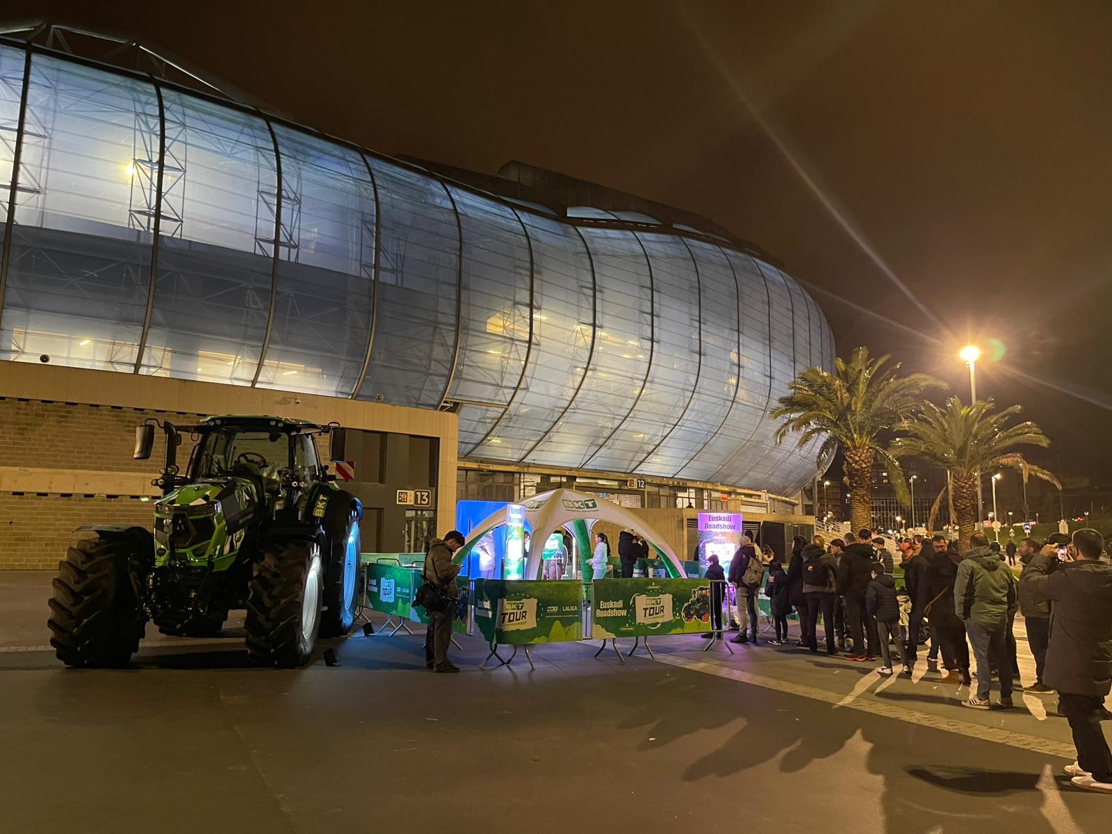 THE BKT TOUR IN THE BASQUE COUNTRY: A TRIP INVOLVING PASSION, TERRITORY AND GREAT FOOTBALL LEGENDS