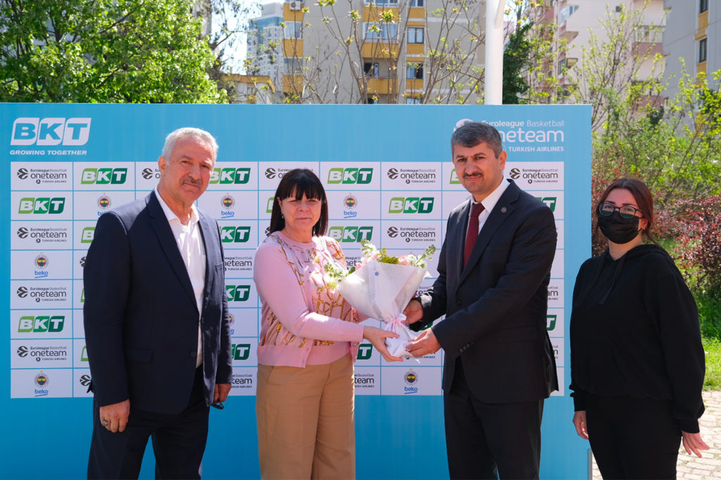 BKT #DEJATUHUELLA EN UNA ESCUELA PÚBLICA DE ESTAMBUL