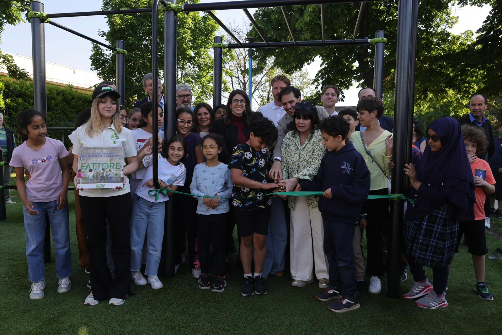 BRESCIA, UN’AREA VERDE CHE RINASCE INSIEME ALLA COMUNITÀ: INAUGURATO IL NUOVO PROGETTO DI FATTORE CAMPO